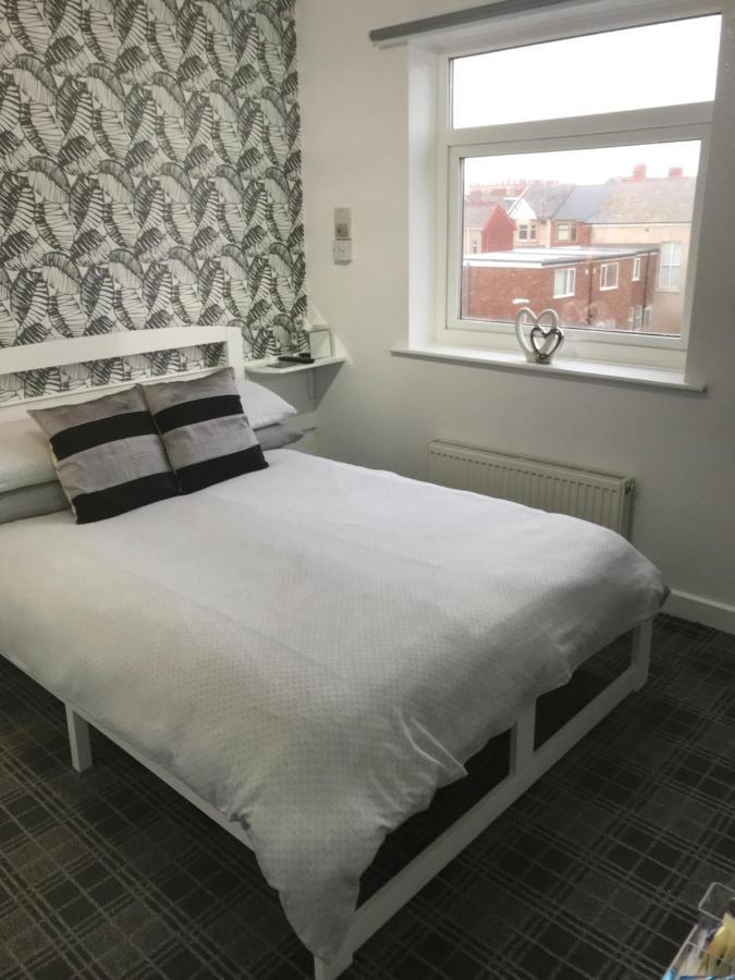 Number 40 - No Multiple Room Bookings Blackpool Bagian luar foto