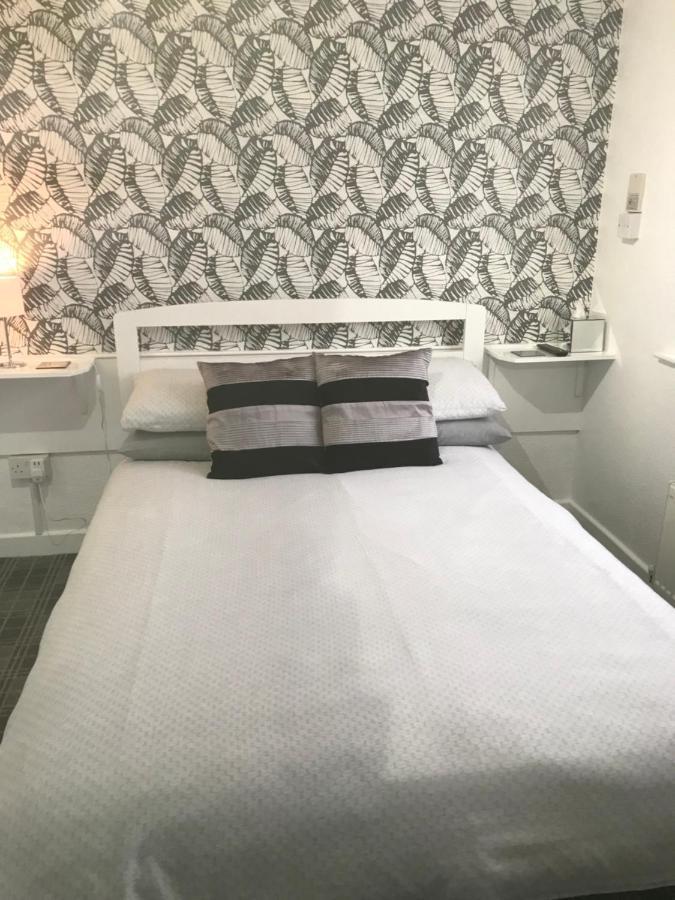 Number 40 - No Multiple Room Bookings Blackpool Bagian luar foto
