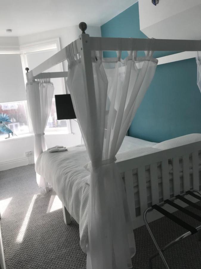 Number 40 - No Multiple Room Bookings Blackpool Bagian luar foto