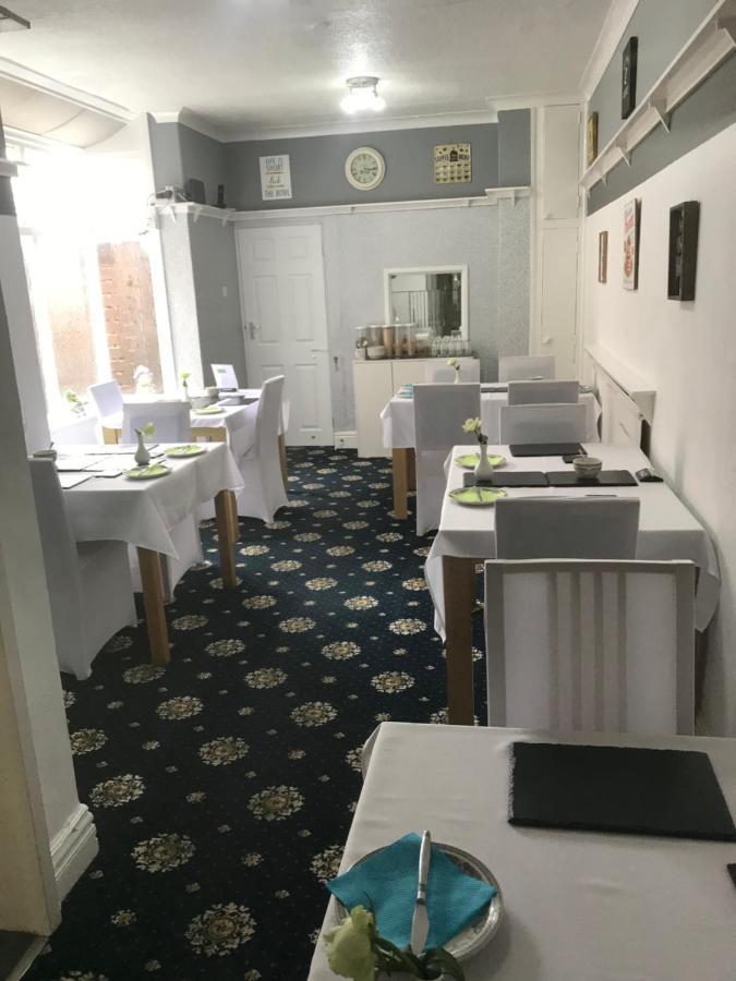 Number 40 - No Multiple Room Bookings Blackpool Bagian luar foto