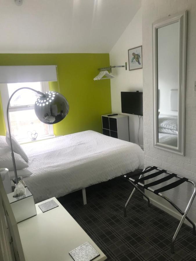 Number 40 - No Multiple Room Bookings Blackpool Bagian luar foto